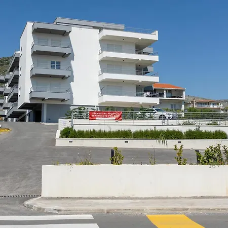 Seget 33 * Trogir